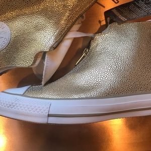 Gold all star chuck Taylor converse shoes 👟 Rare!